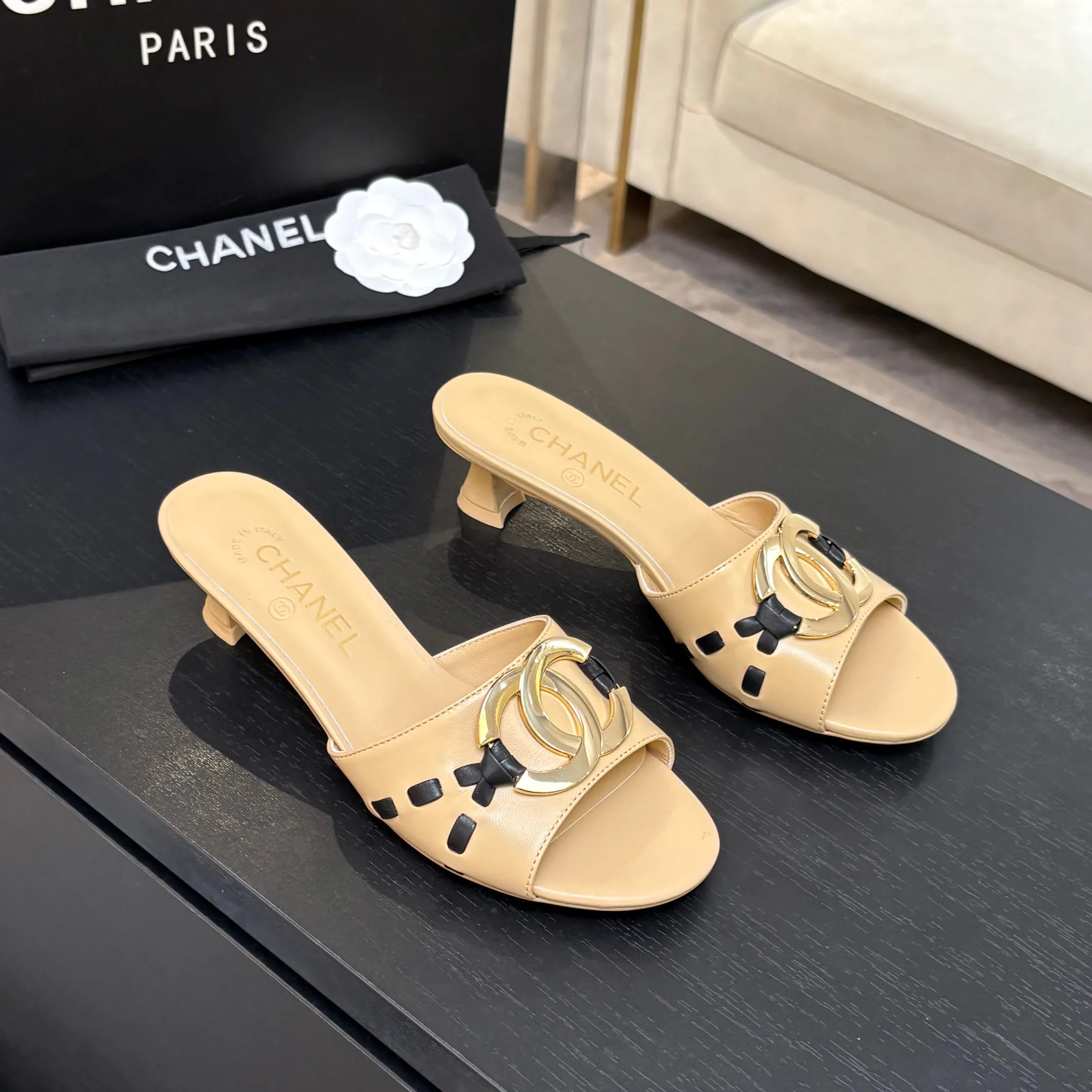 Women's Flip-Flops CHANEL 16953068