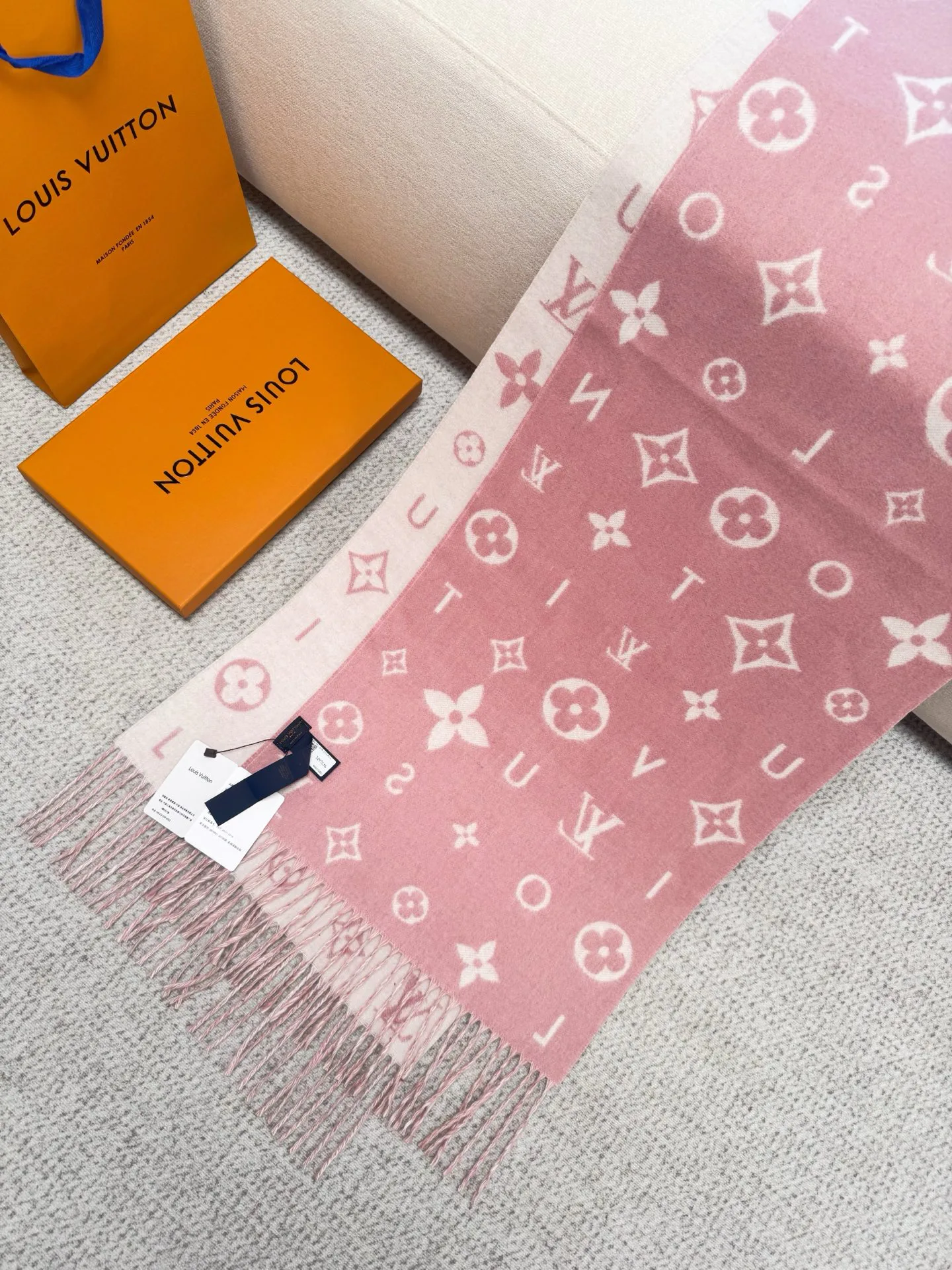 Scarves LOUIS VUITTON 18261916