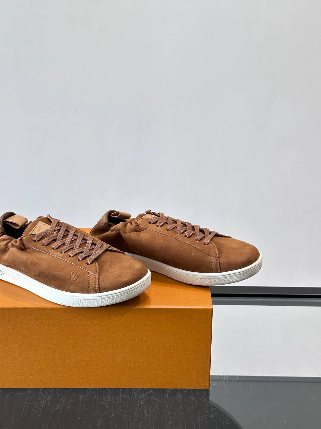 Men's Sneakers LOUIS VUITTON 18263698