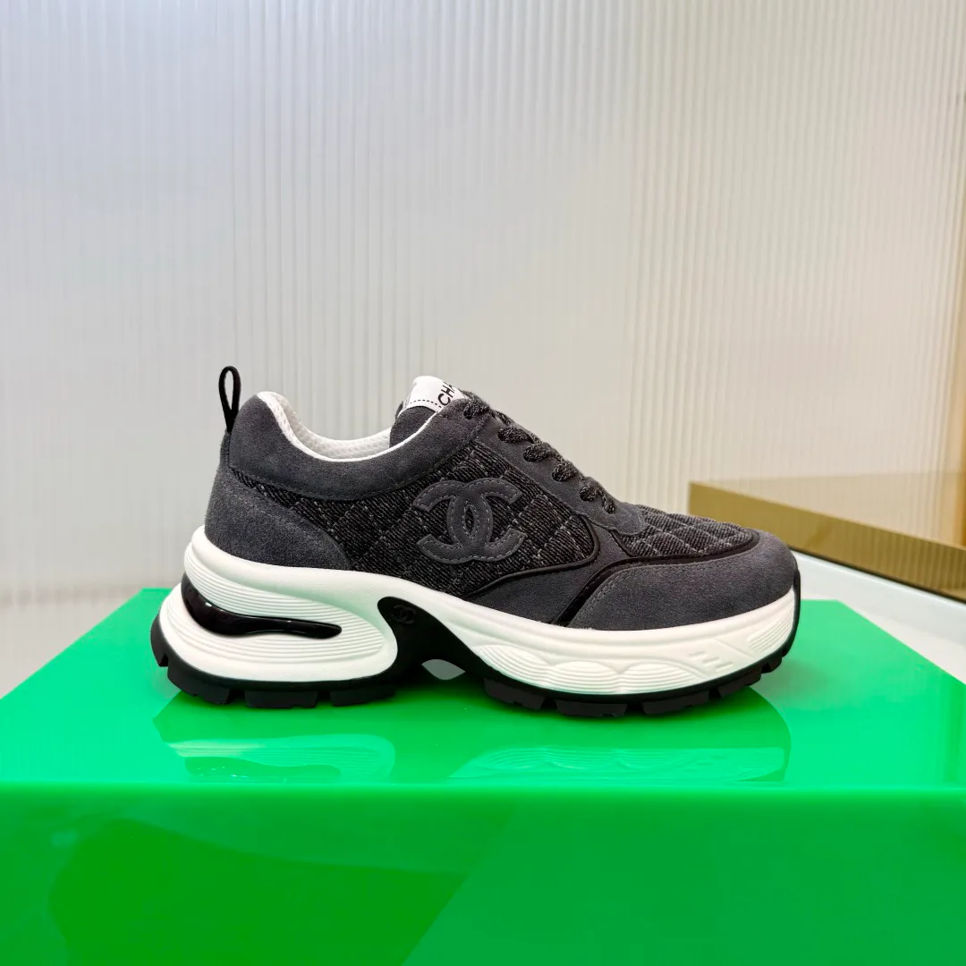 Women's Sneakers CHANEL 18366956