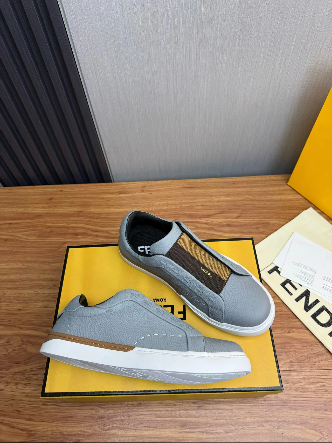 Women's Sneakers FENDI 18103055