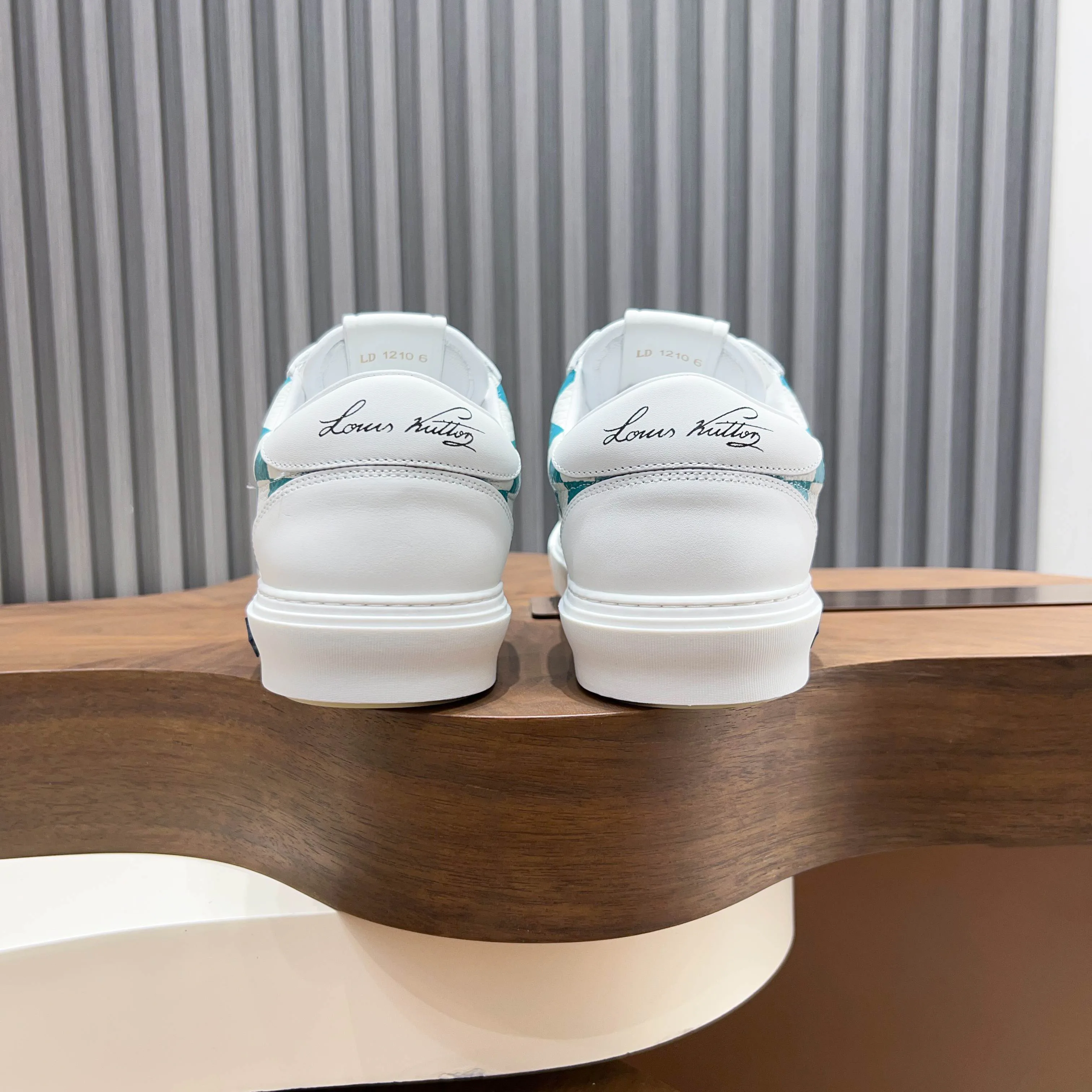 Men's Sneakers LOUIS VUITTON 18117105
