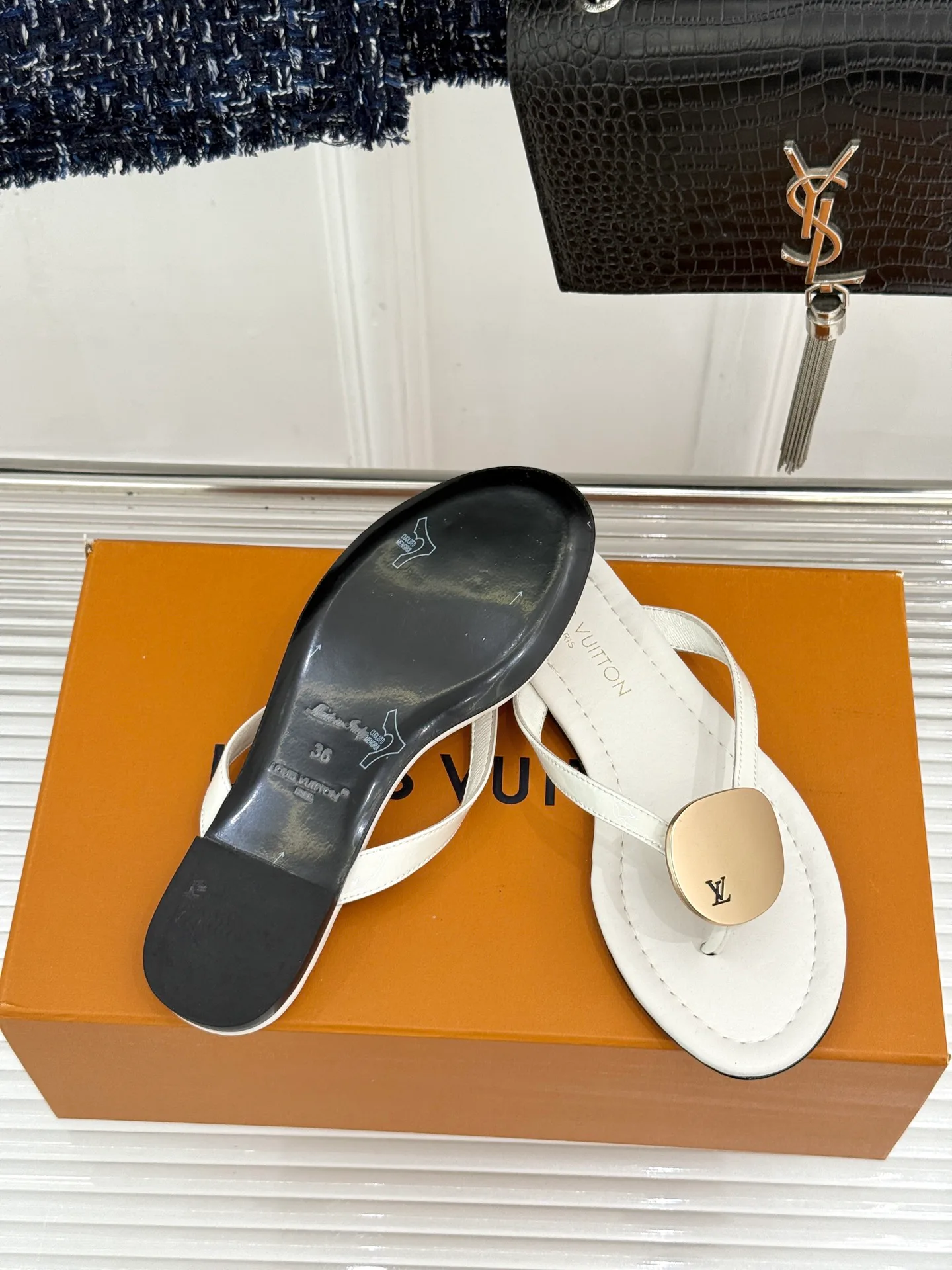 Women's Flip-Flops LOUIS VUITTON 17596990