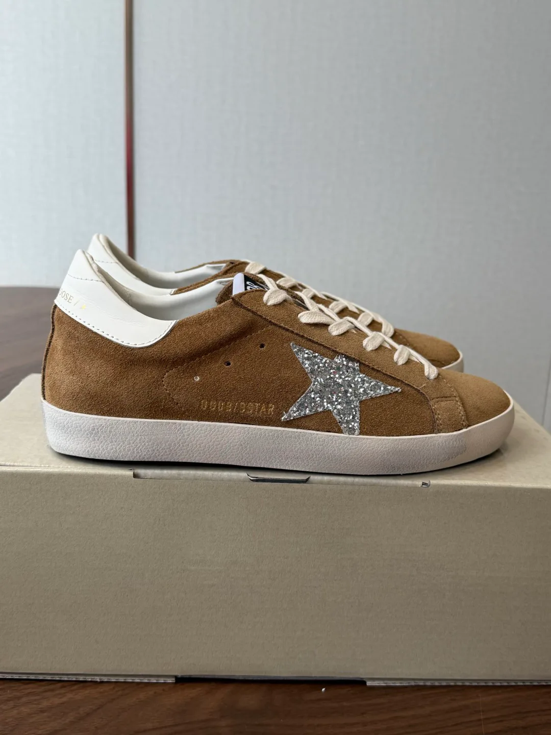 Women's Sneakers GOLDEN GOOSE 18146572