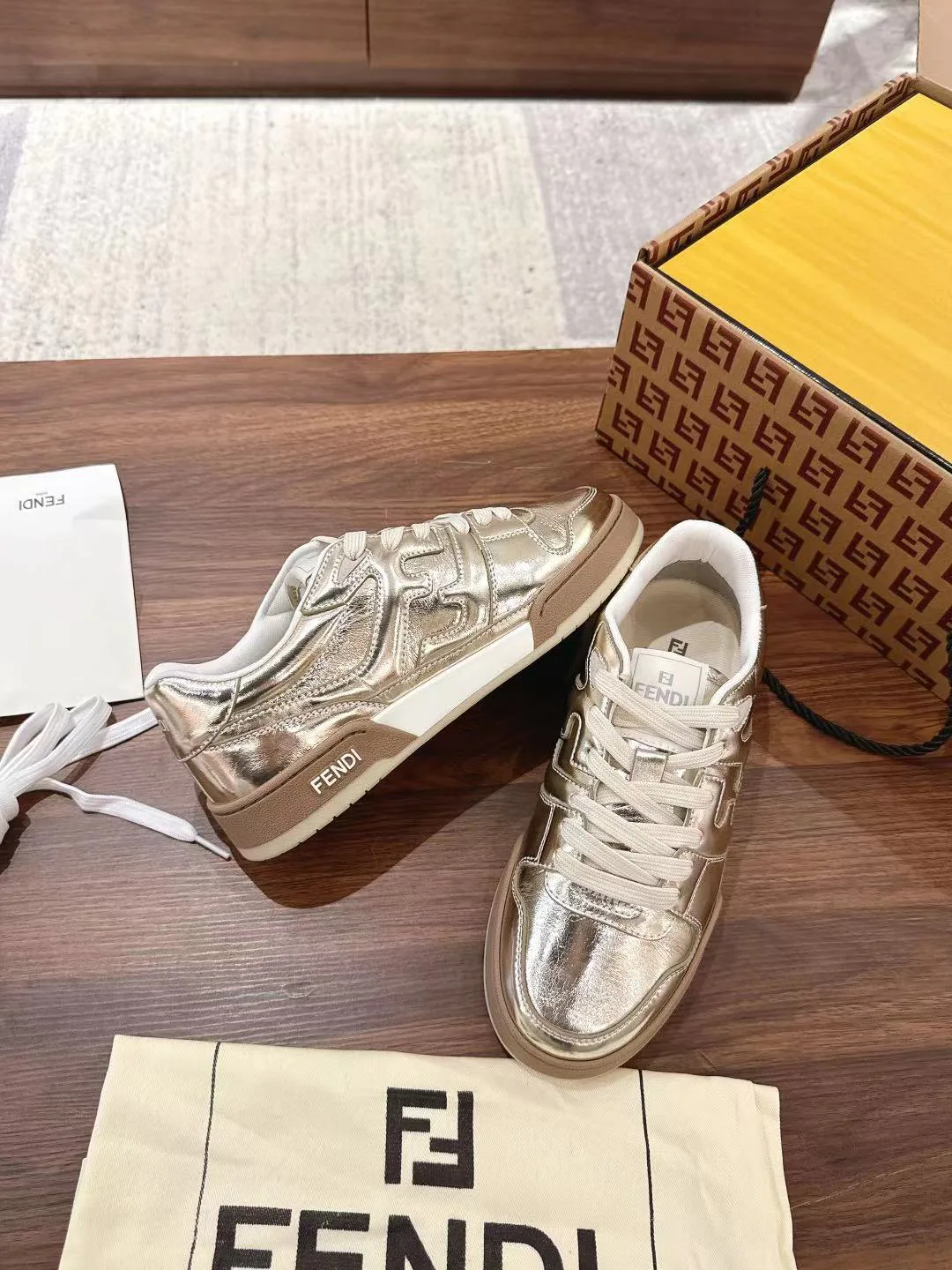 Women's Sneakers FENDI 18219553