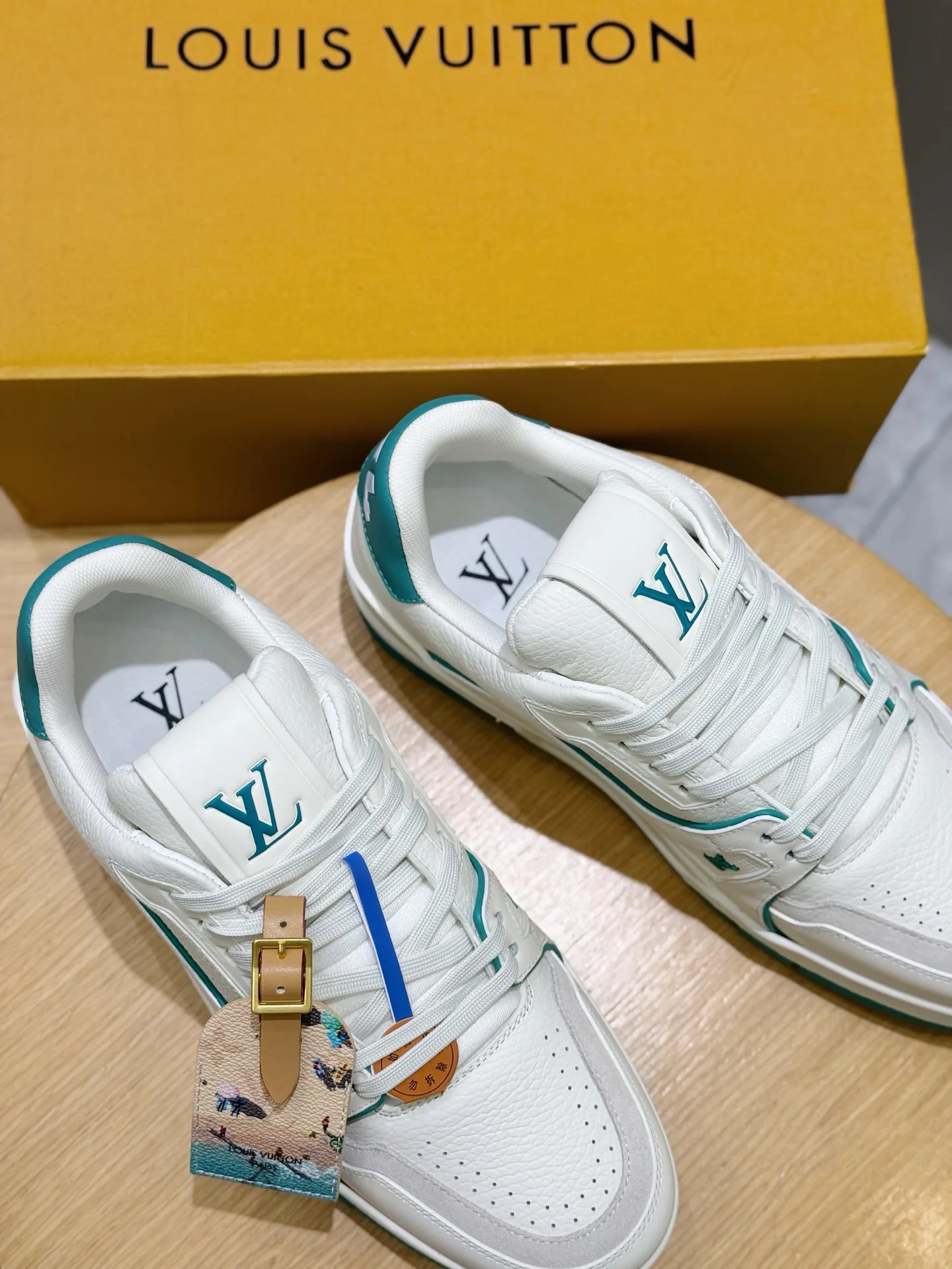 Men's Sneakers LOUIS VUITTON 18400373