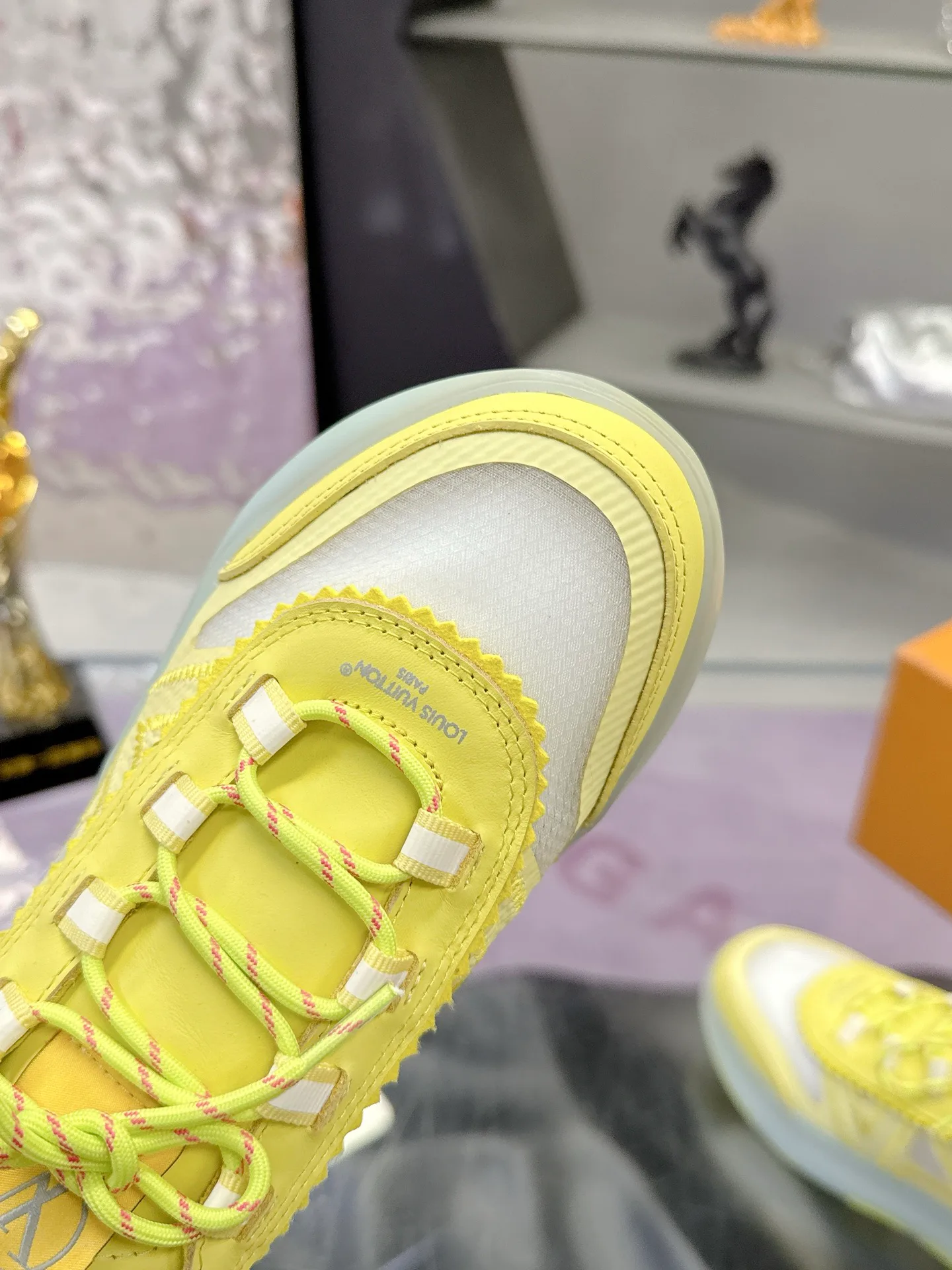 Women's Sneakers LOUIS VUITTON 17368530