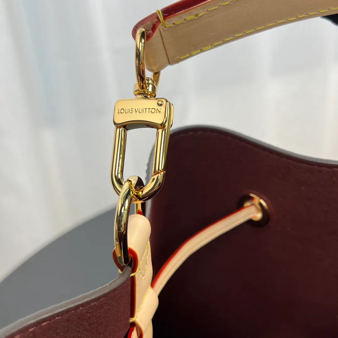 Классические Сумки Женские Louis Vuitton 18627723