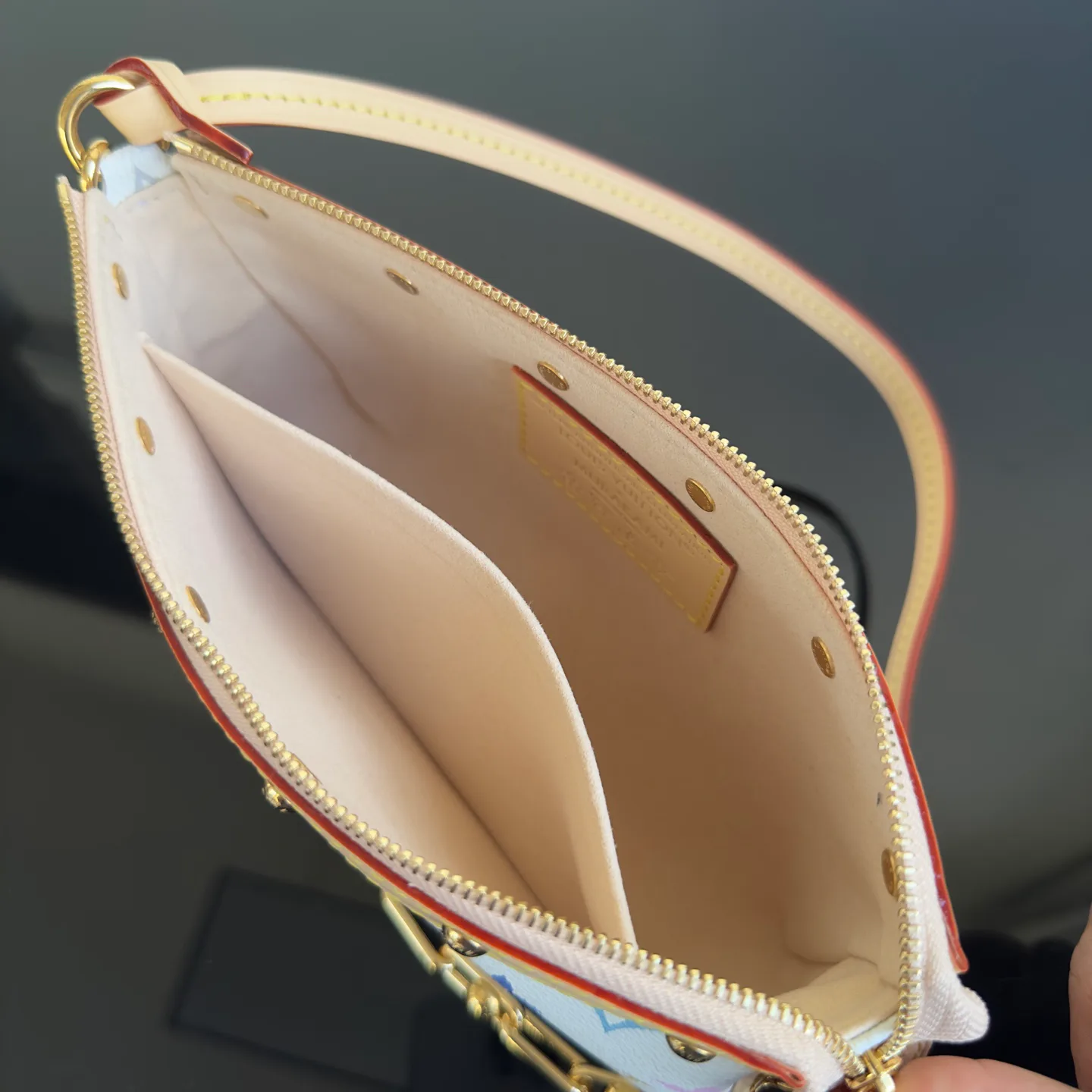 Women's Classic Handbags LOUIS VUITTON 18376445