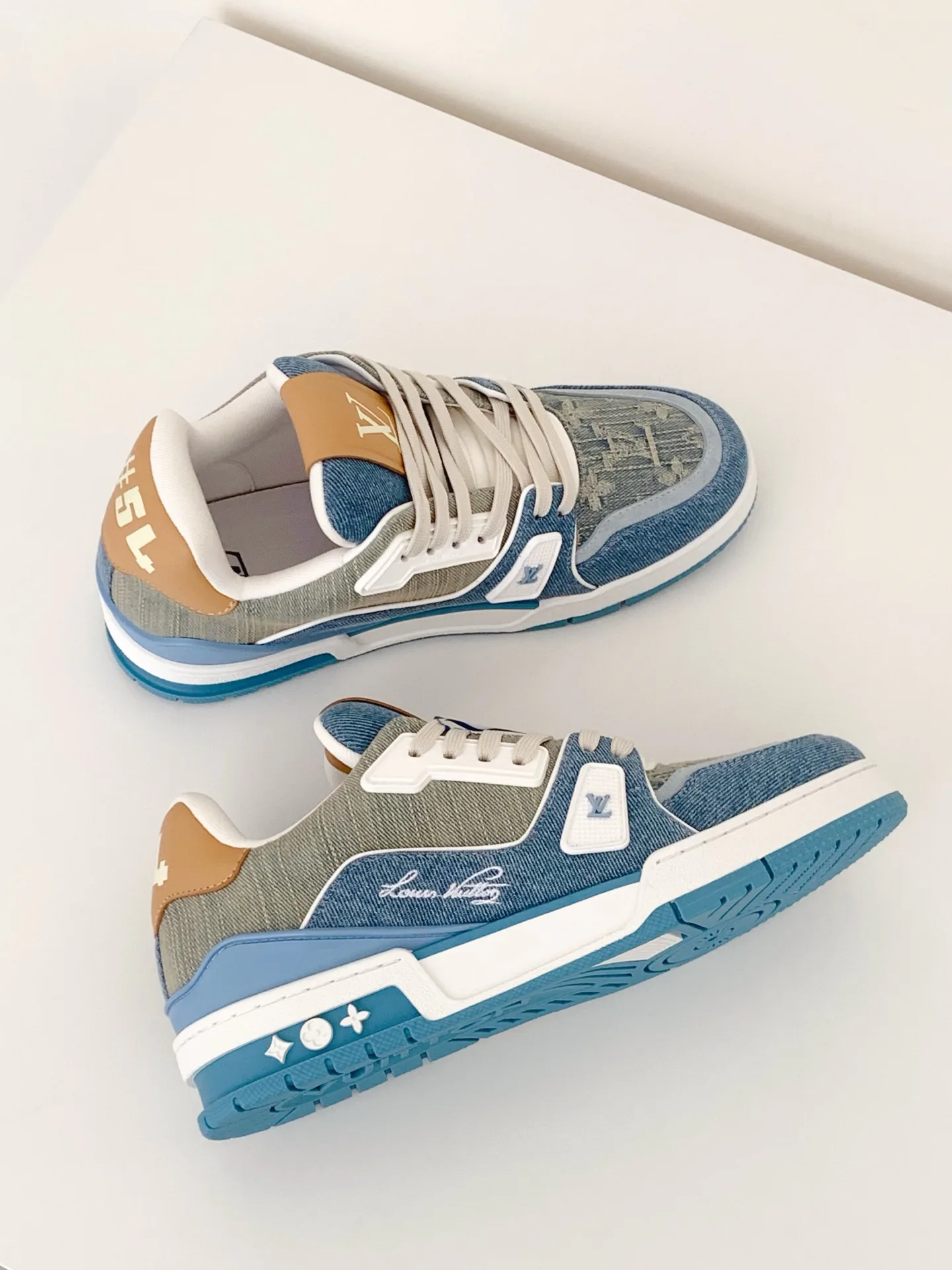 Women's Sneakers LOUIS VUITTON 18375881
