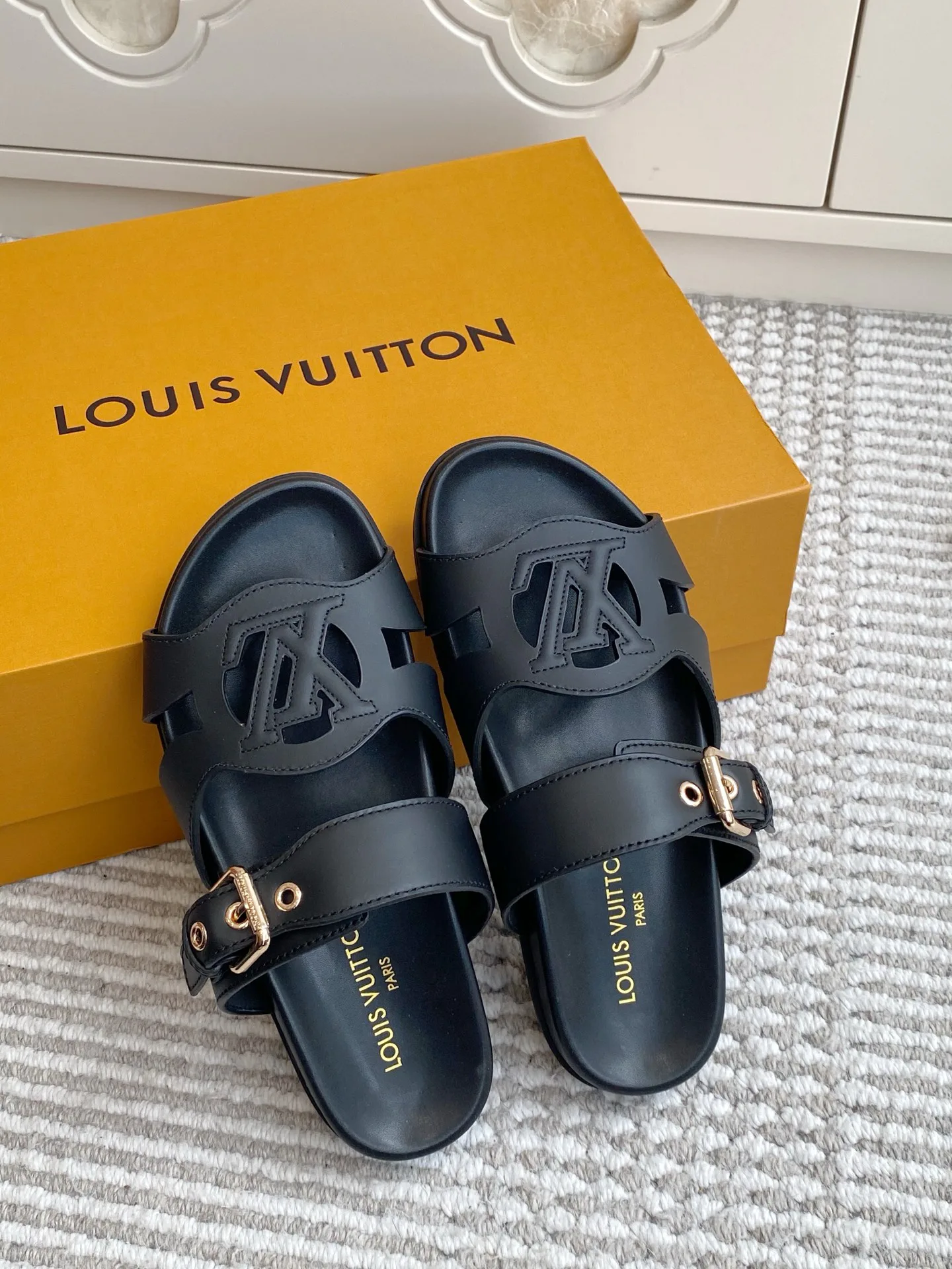 Women's Flip-Flops LOUIS VUITTON 17572158