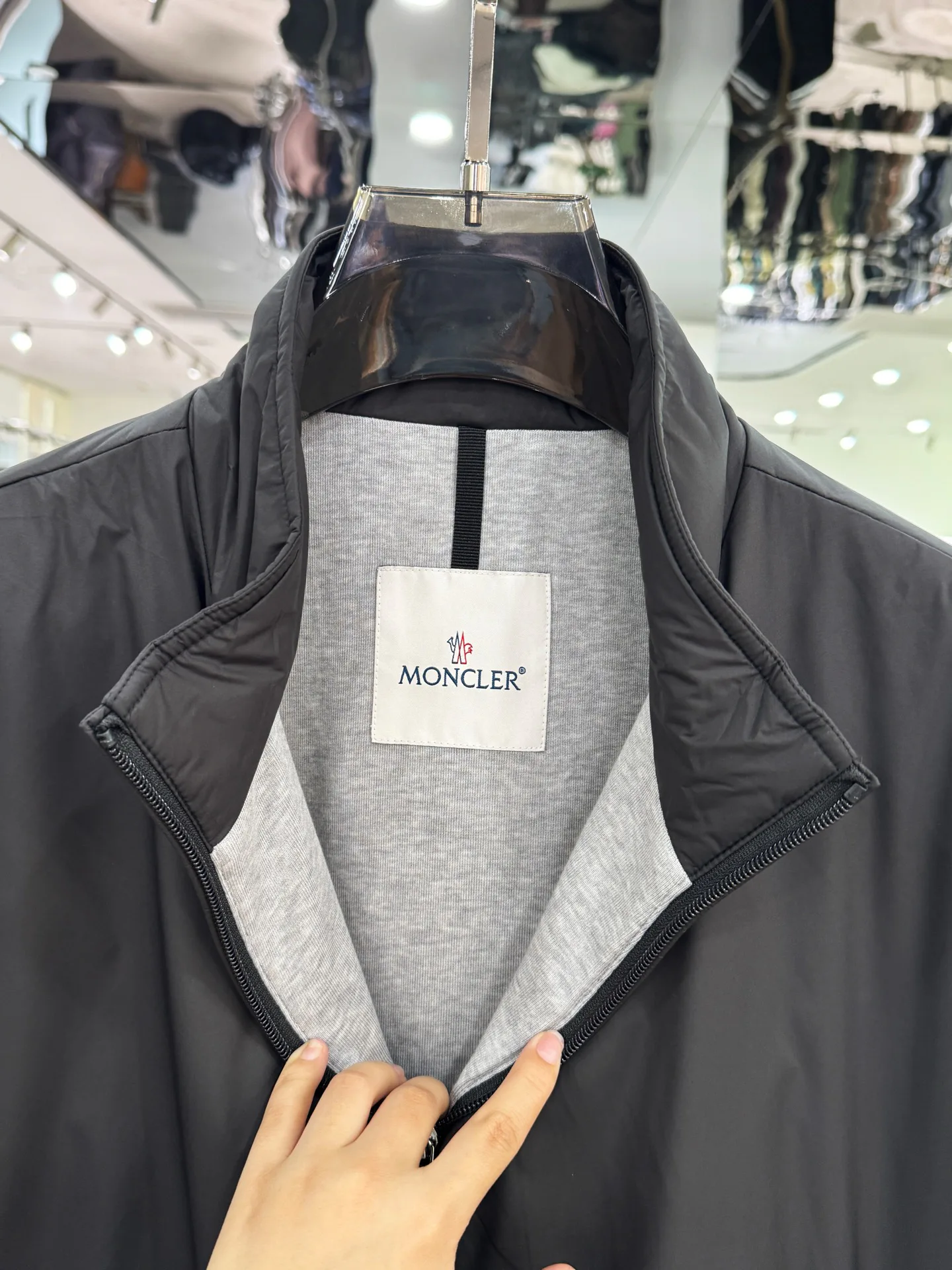Men's Jackets And Down Jackets MONCLER 18084256