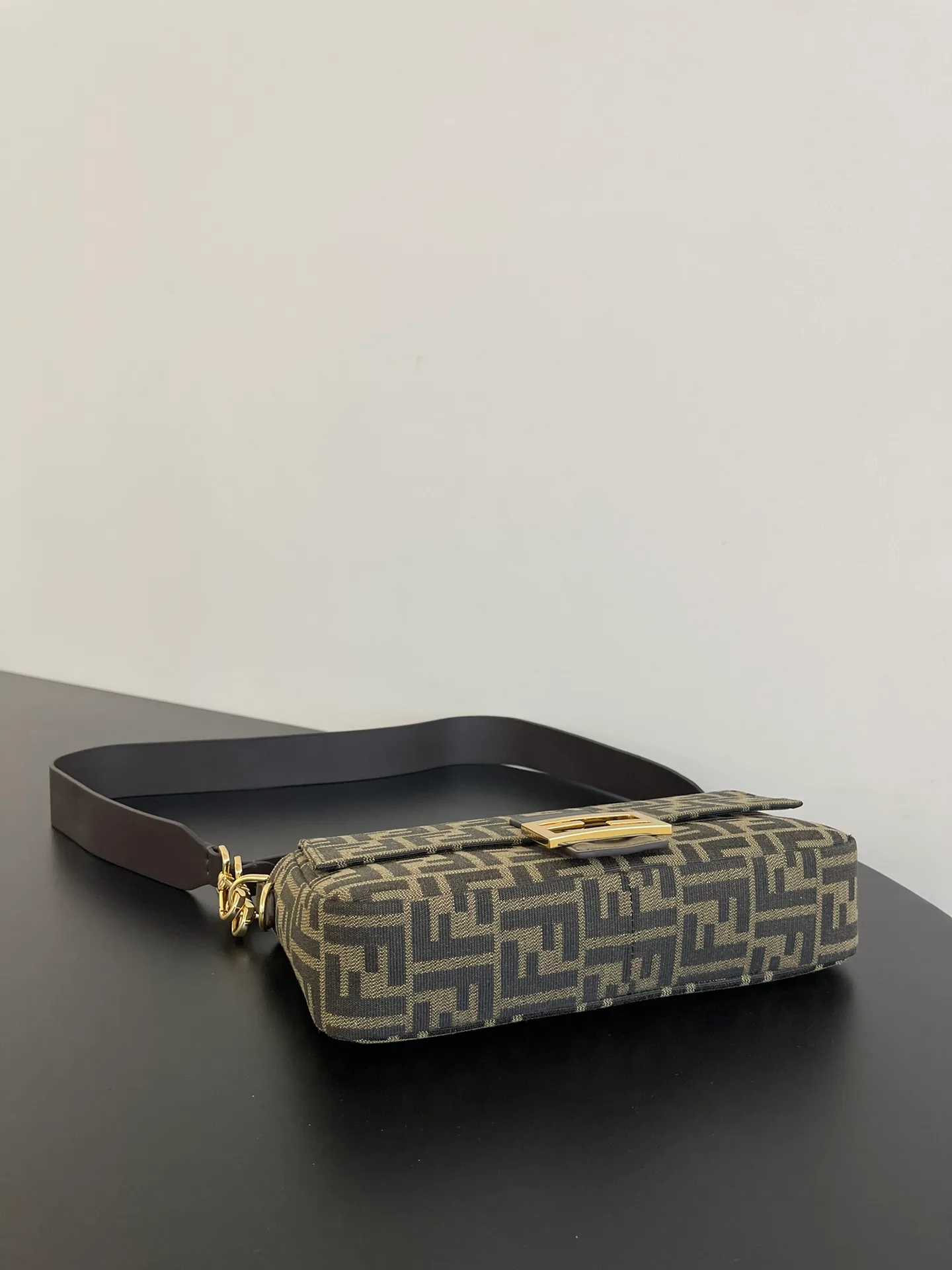 Women's Classic Handbags FENDI 17880618