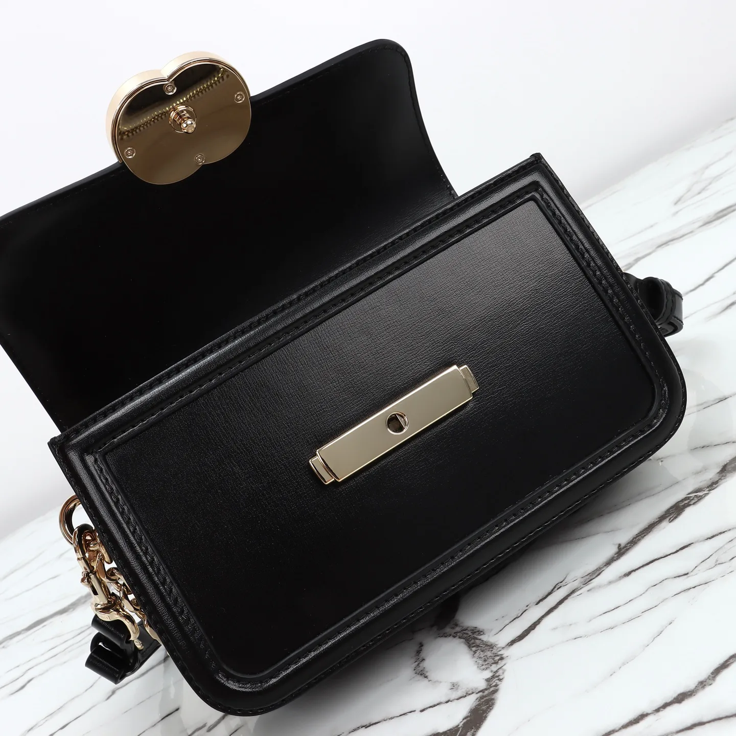 Women's Classic Handbags GUCCI 18210726