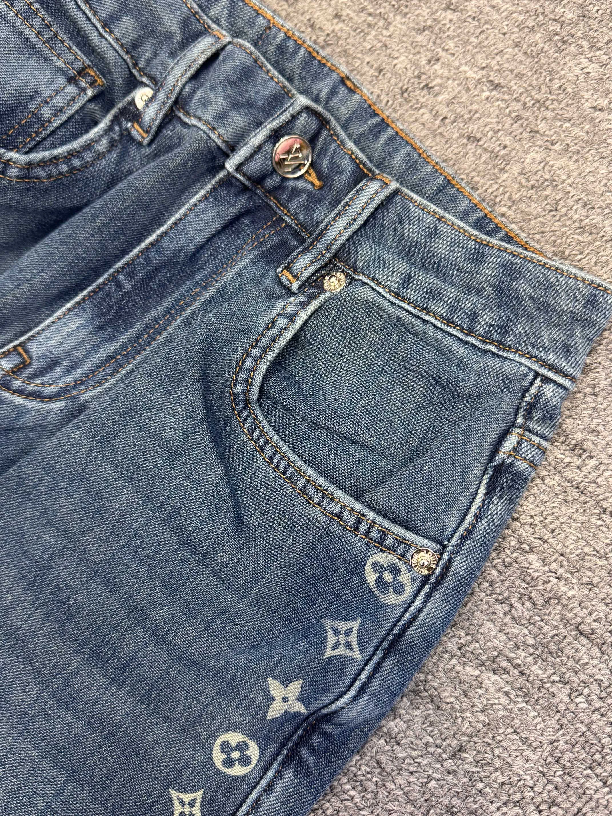 Women's Jeans LOUIS VUITTON 18031970