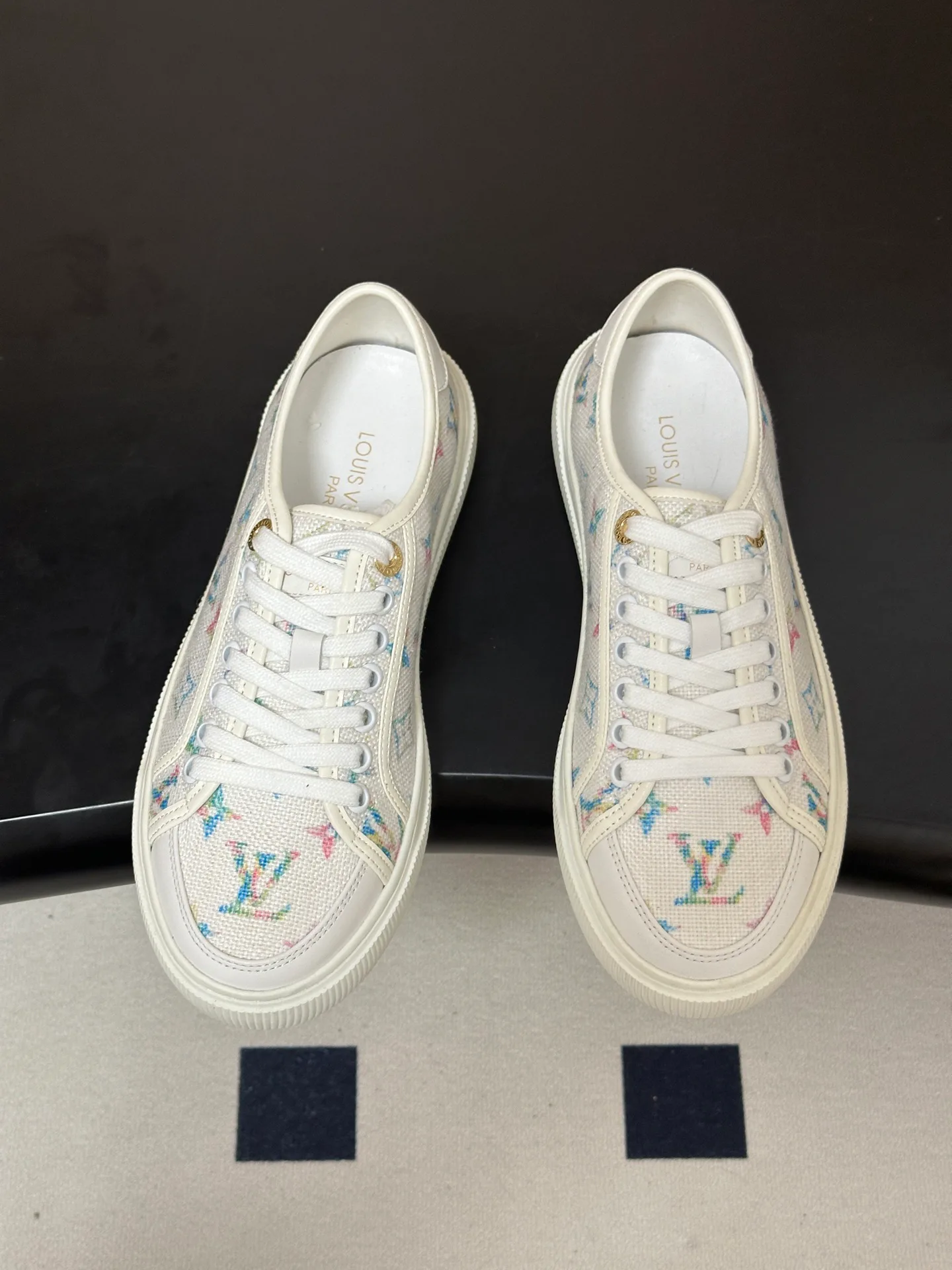 Women's Sneakers LOUIS VUITTON 18340950
