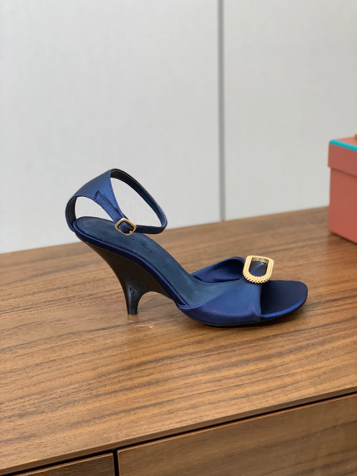 Women's Open-Toe Sandals LORO PIANA 17631654