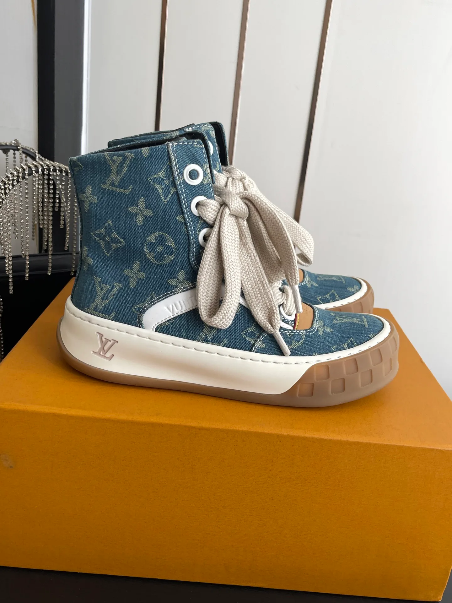 Women's Sneakers LOUIS VUITTON 17673242