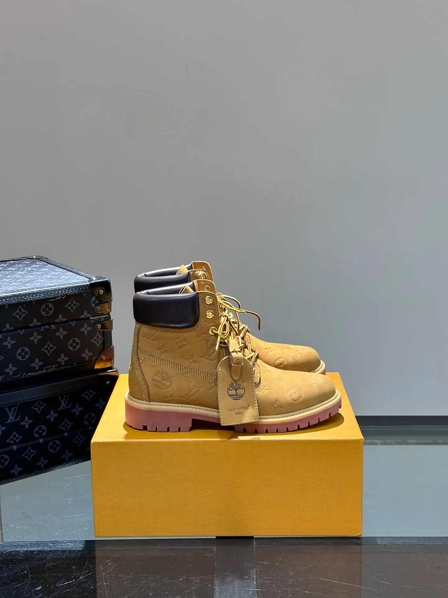 Men's Ankle Boots LOUIS VUITTON 17955335
