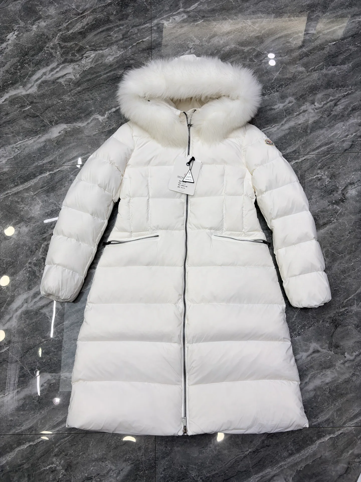 Women's Jackets And Down Jackets MONCLER 18346149