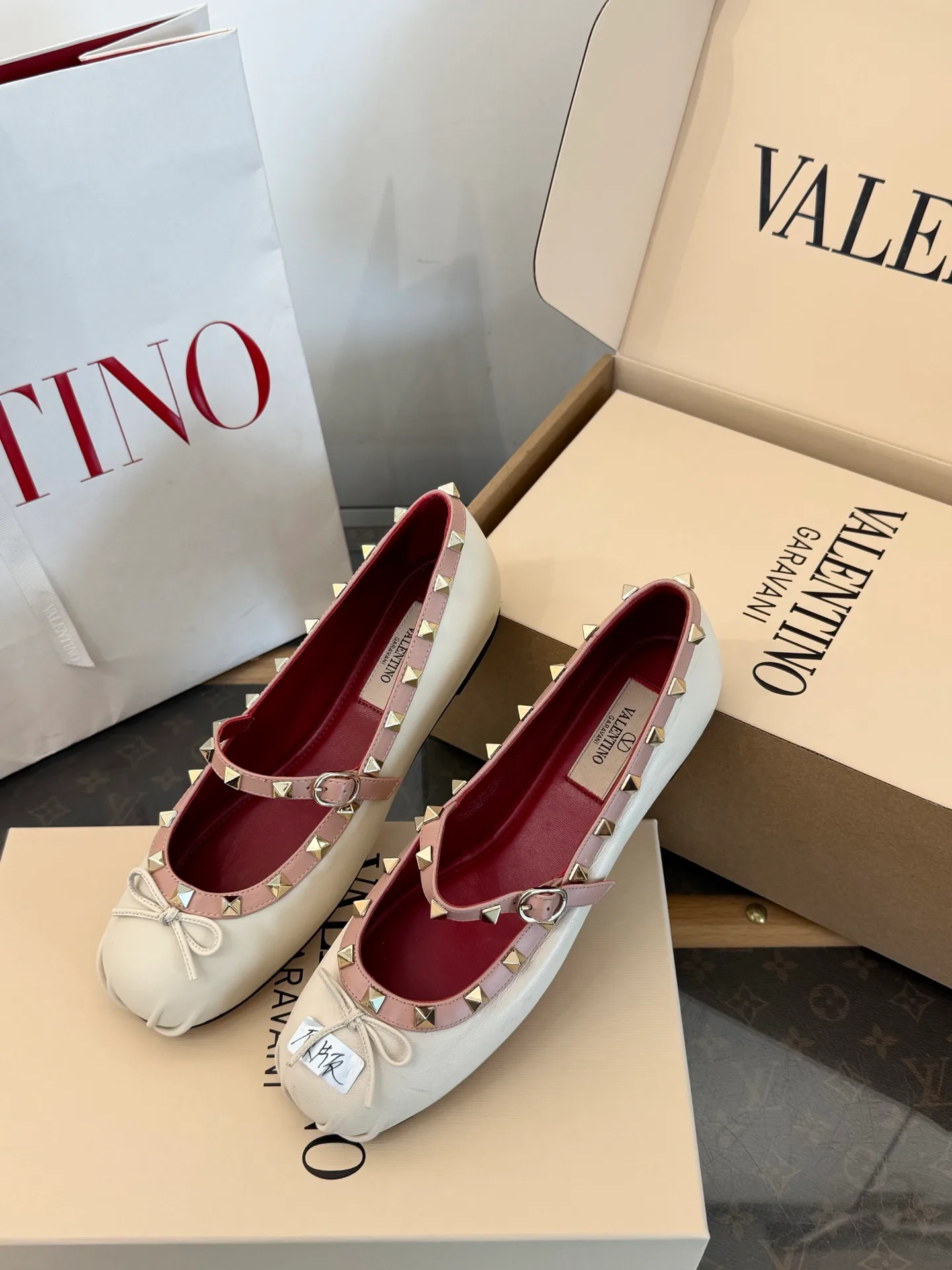 Women's Ballet Flats VALENTINO 18133435
