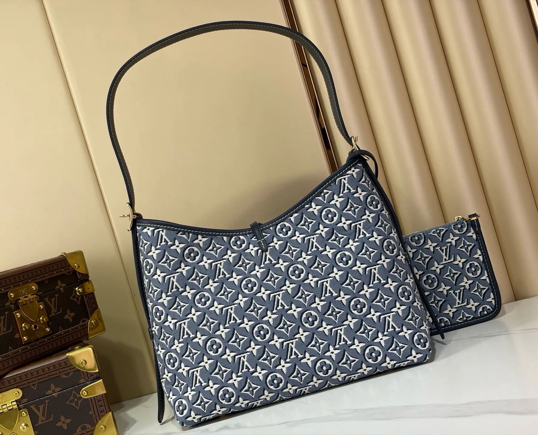Women's Classic Handbags LOUIS VUITTON 18240324