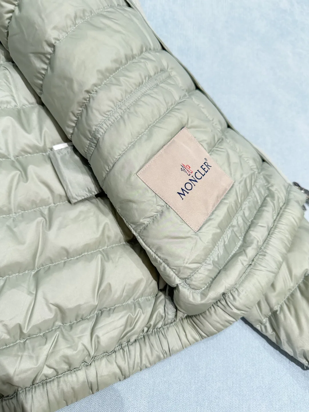Women's Jackets And Down Jackets MONCLER 18049846