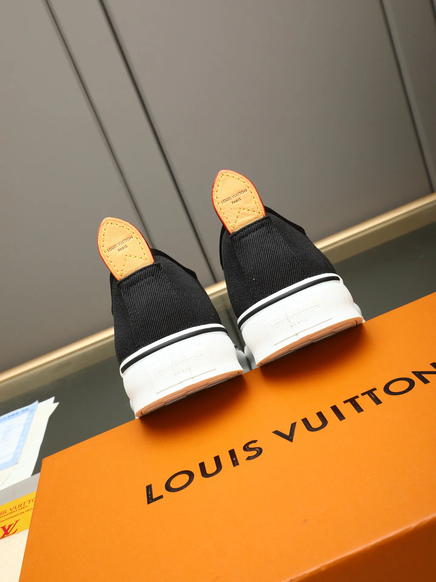 Women's Sneakers LOUIS VUITTON 17947254