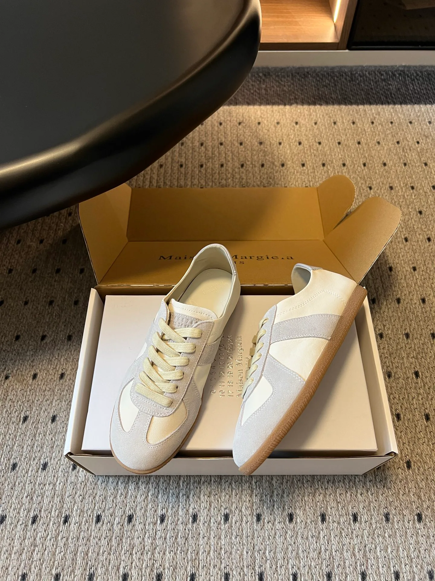 Women's Sneakers MAISON MARGIELA 17686625