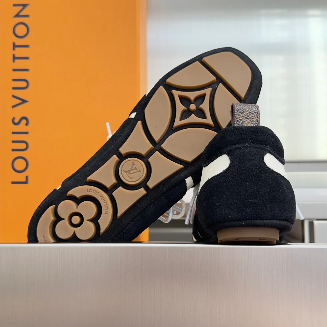 Women's Sneakers LOUIS VUITTON 17415512
