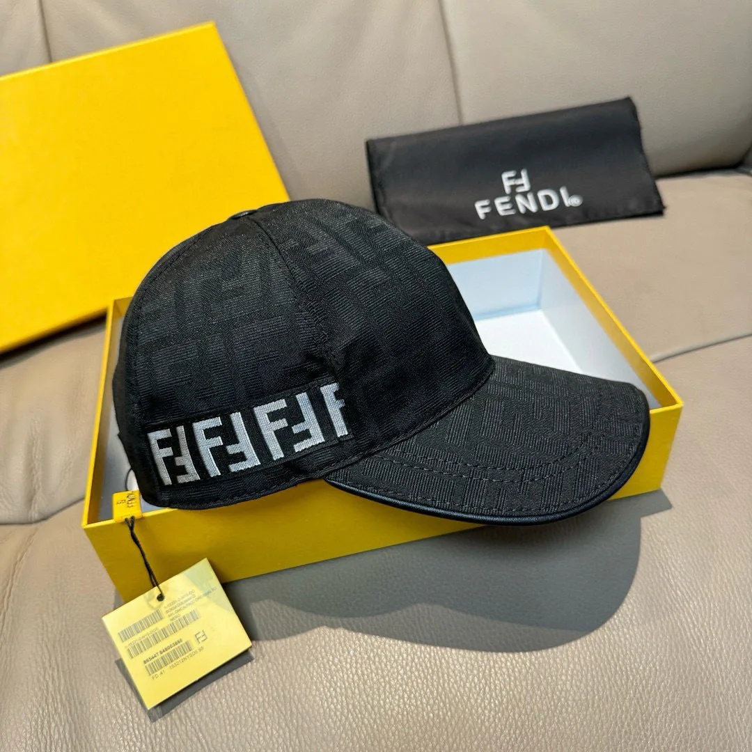 Hats FENDI 18105228