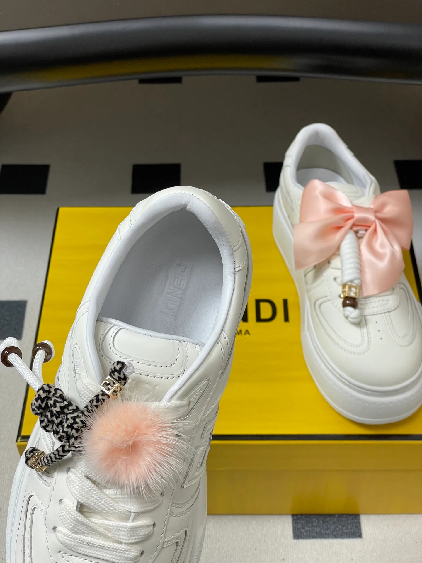 Women's Sneakers FENDI 18534374