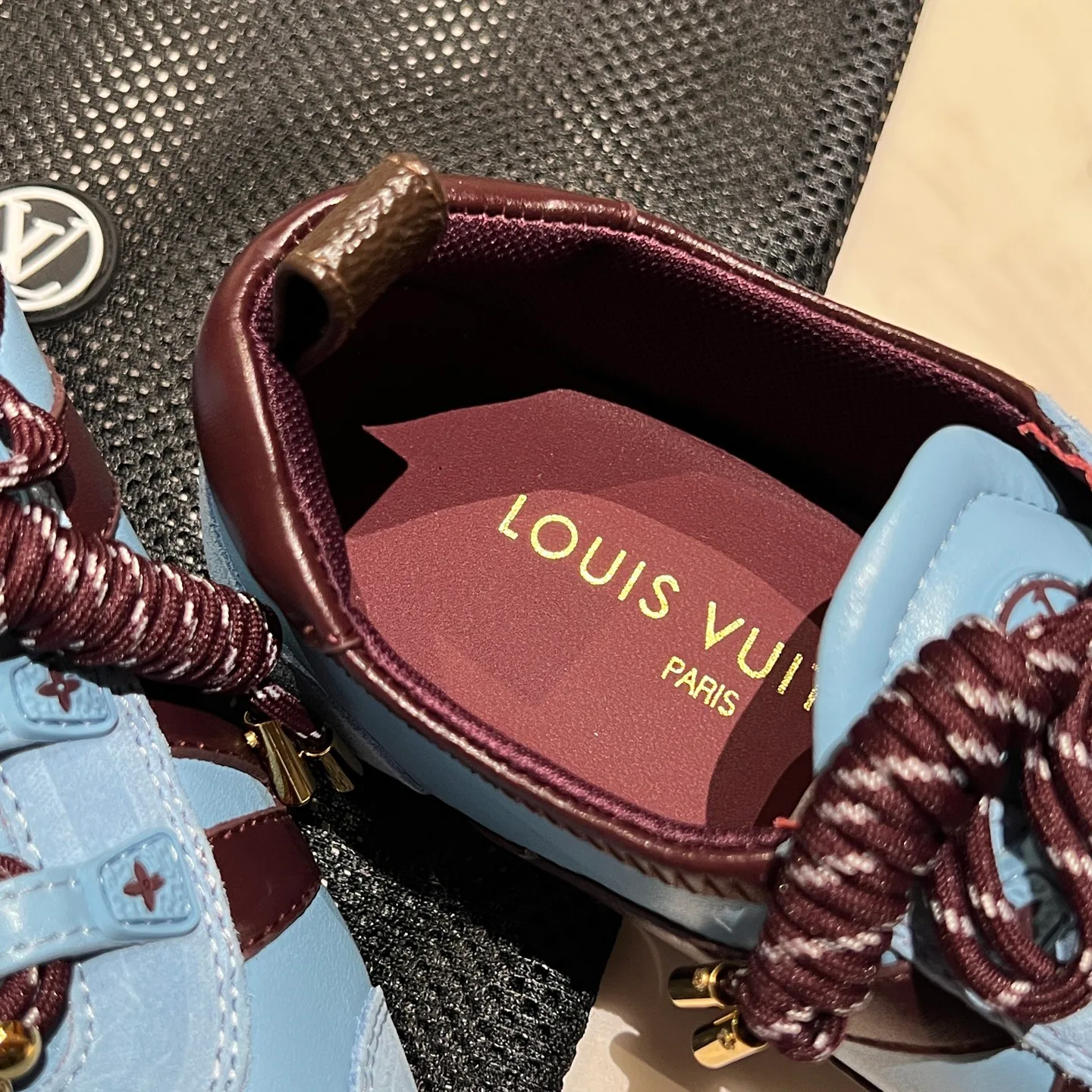 Women's Sneakers LOUIS VUITTON 18194163