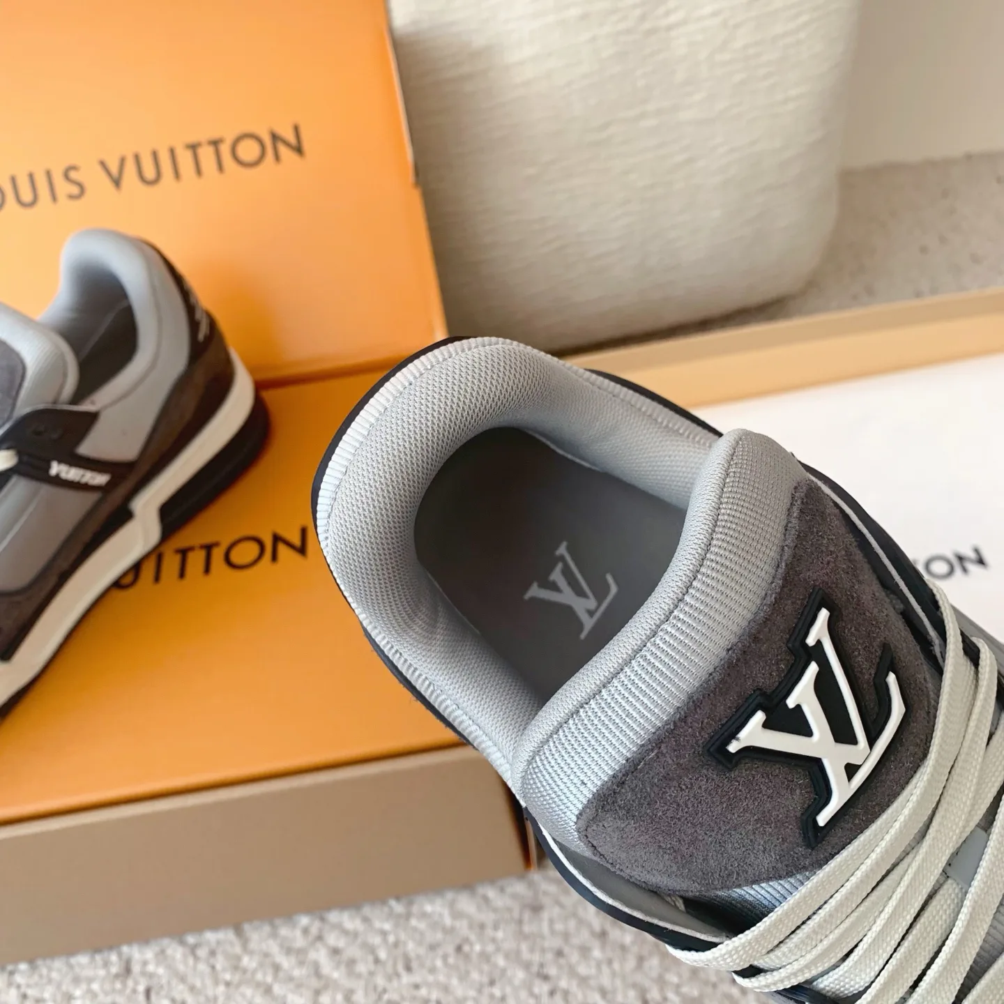 Men's Sneakers LOUIS VUITTON 18258375