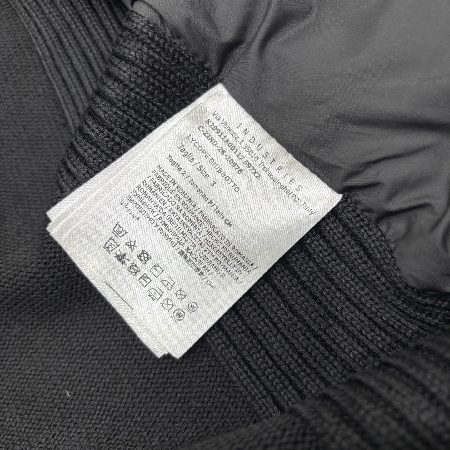 Women's Jackets And Down Jackets MONCLER 18386602