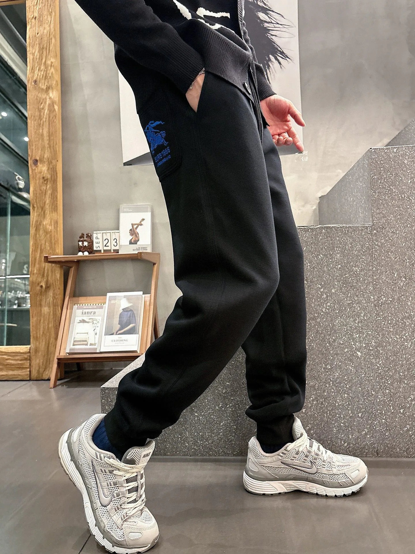 Брюки Мужские Burberry 18596886