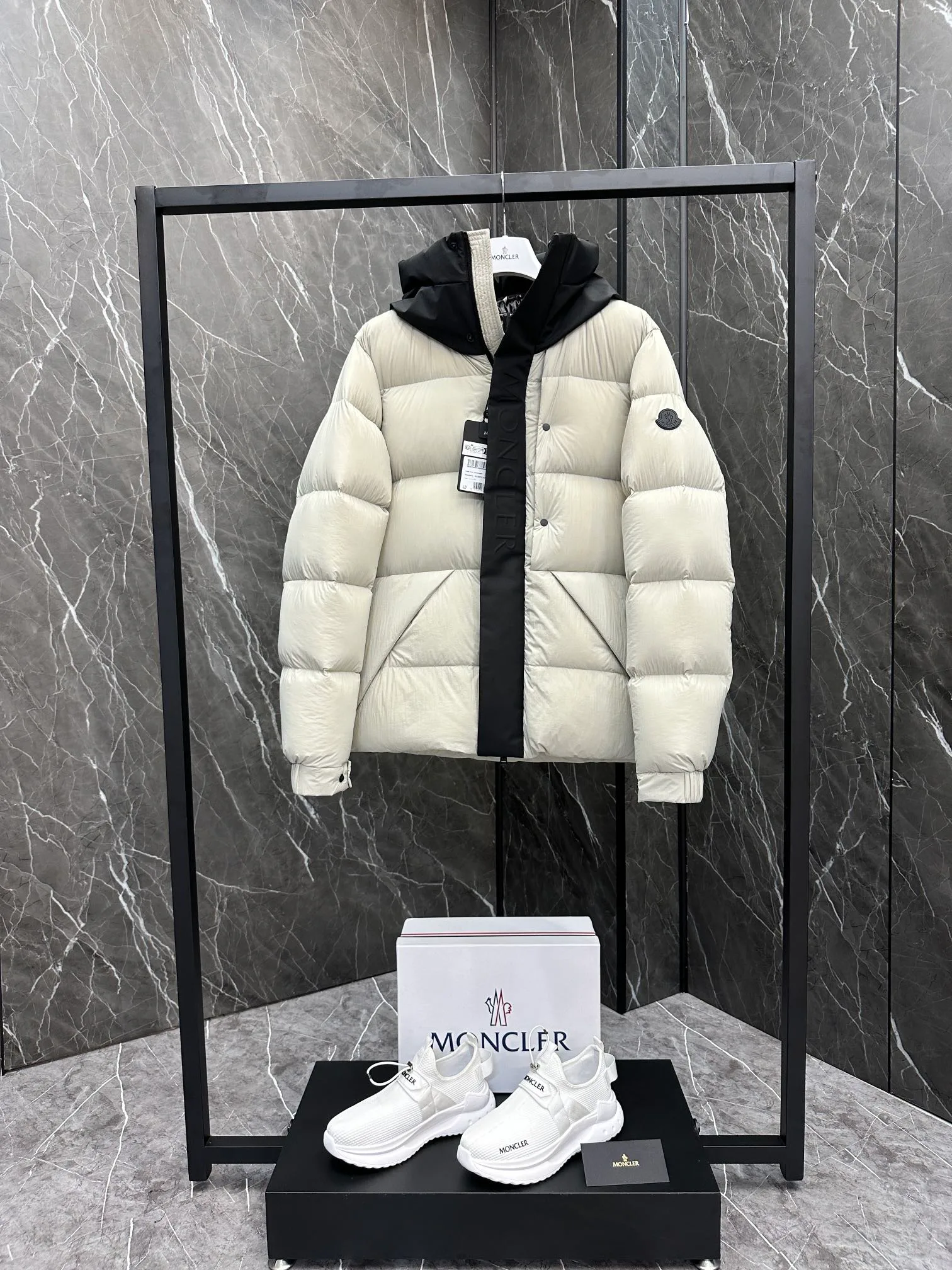 Куртки И Пуховики Мужские Moncler 18606725