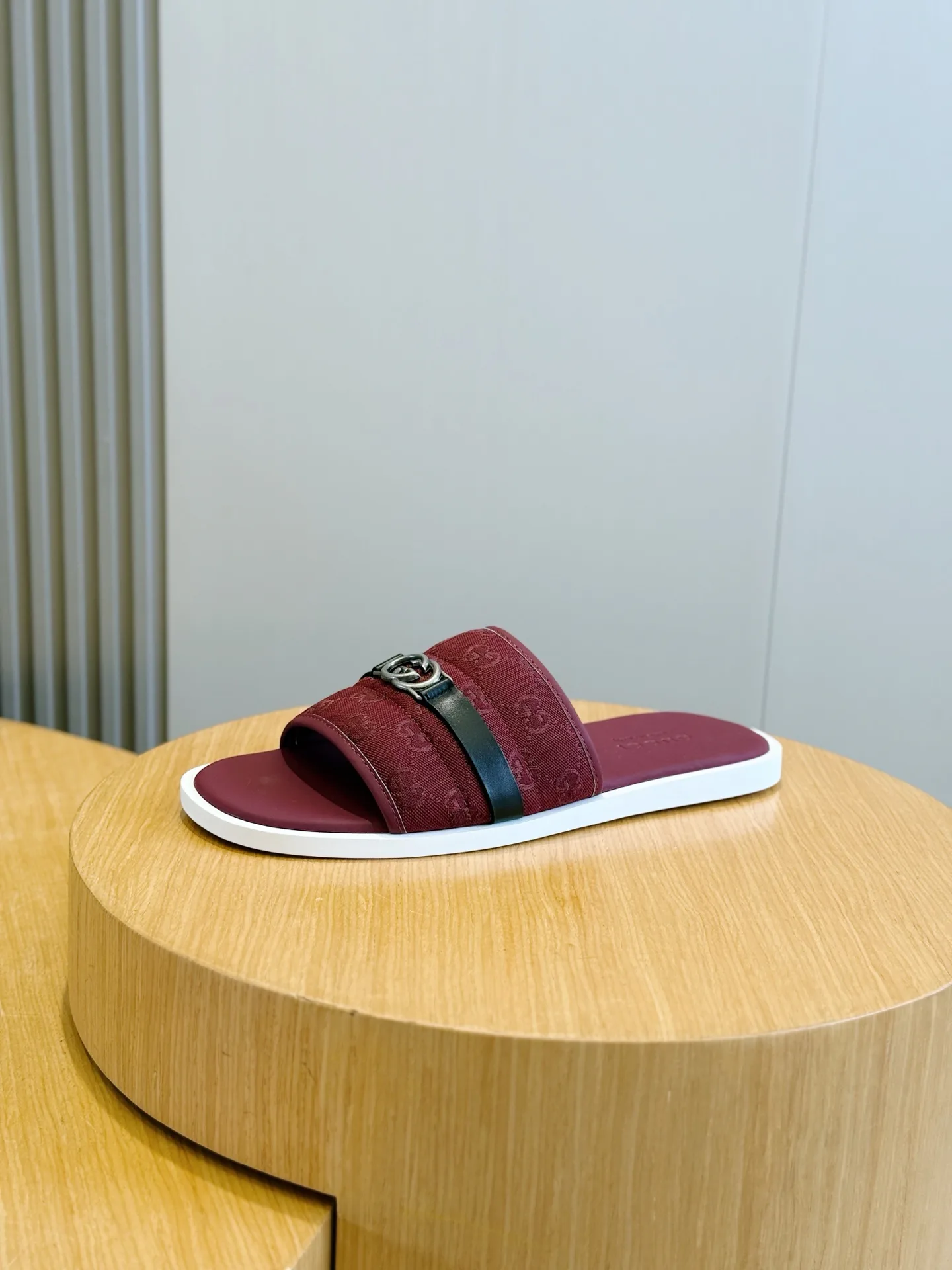 Men's Flip-Flops GUCCI 17349634
