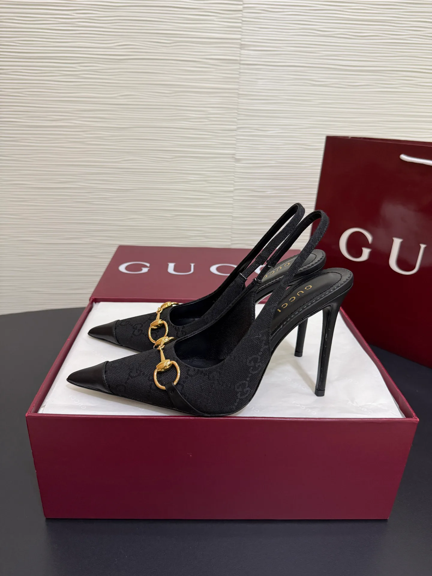 Women's Open-Toe Sandals GUCCI 18070846