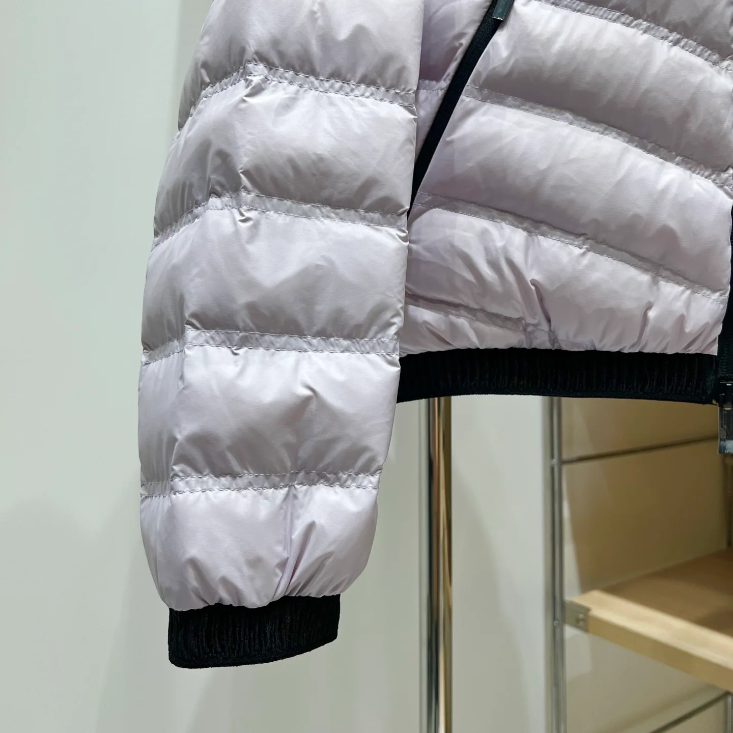 Women's Jackets And Down Jackets MONCLER 18001761