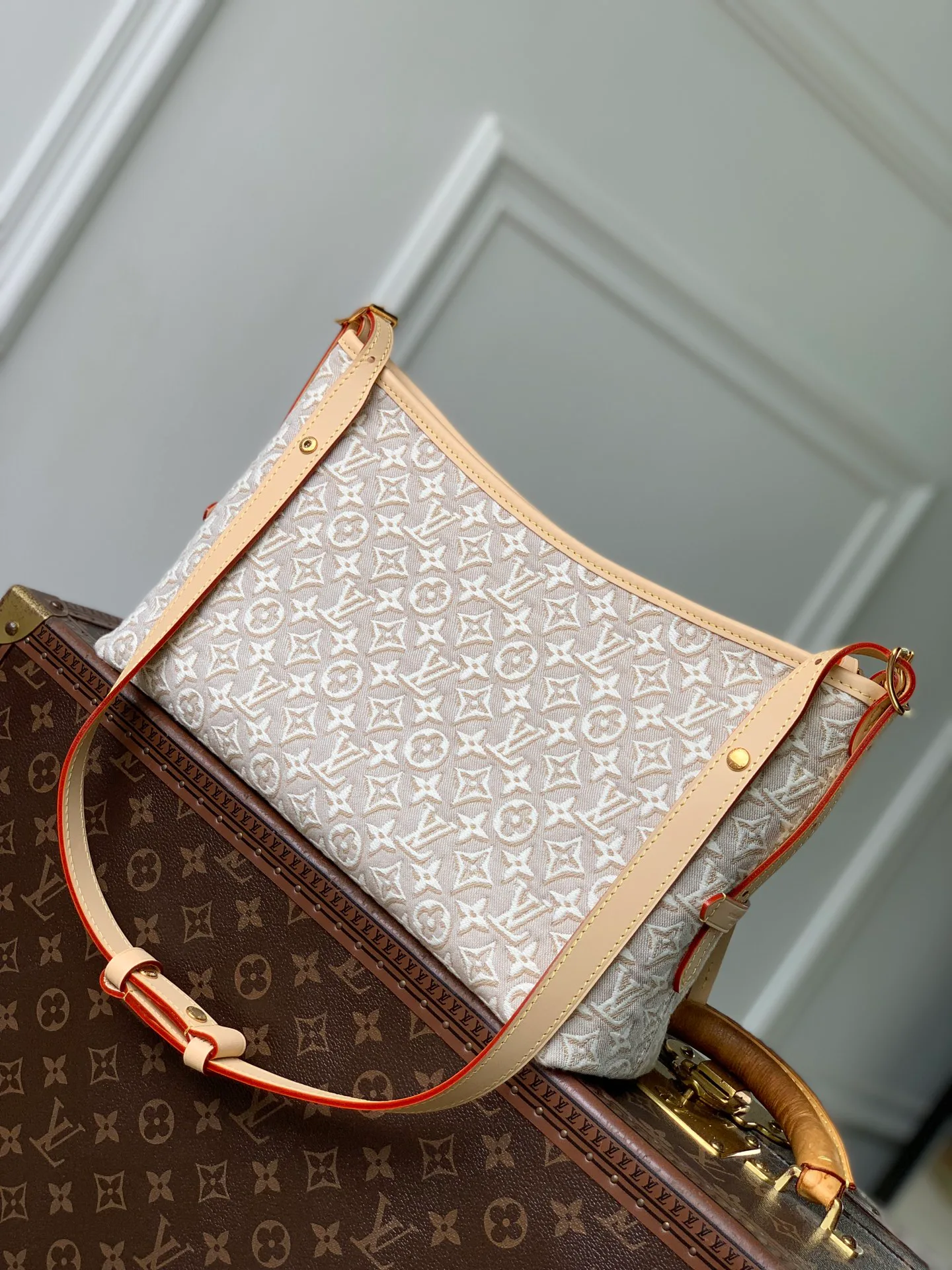 Women's Classic Handbags LOUIS VUITTON 18427512
