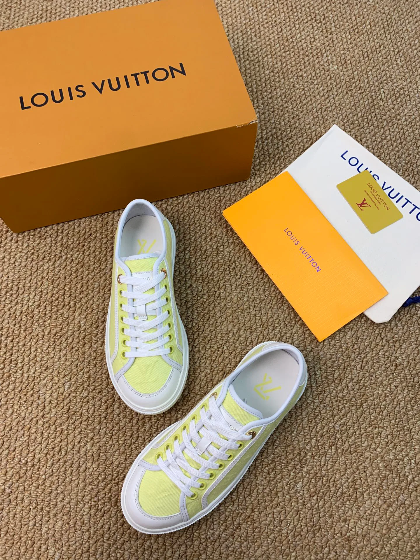 Women's Sneakers LOUIS VUITTON 17545205