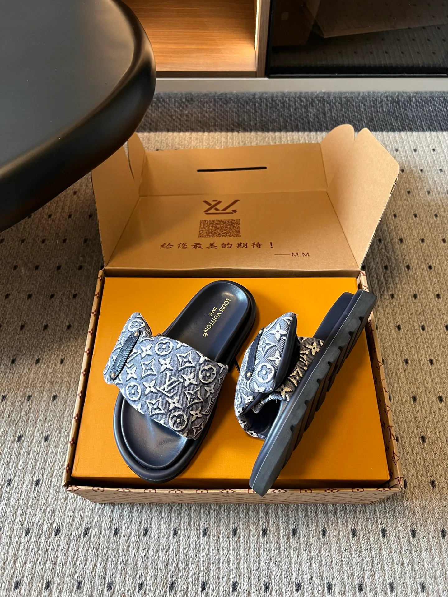 Women's Flip-Flops LOUIS VUITTON 17686618