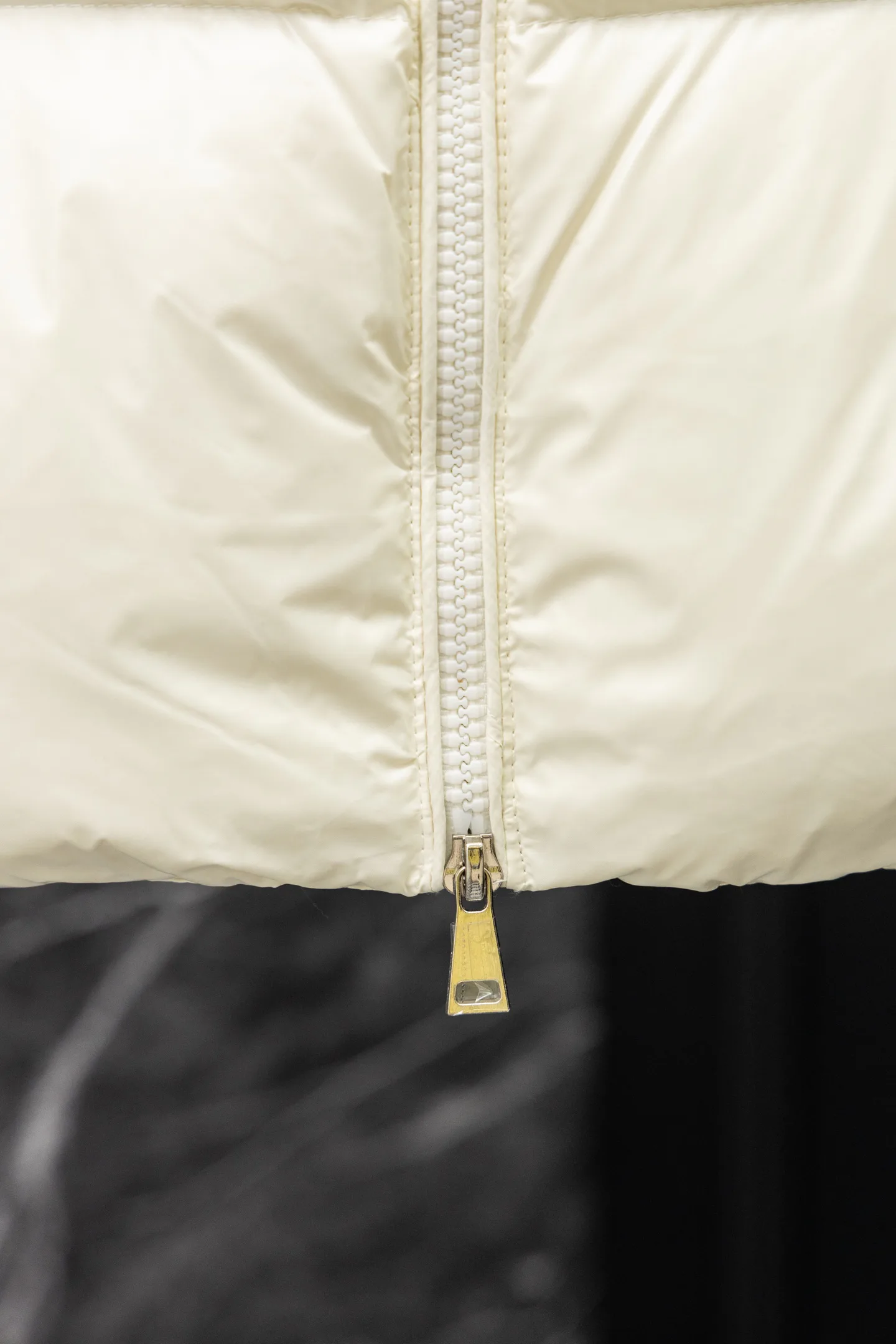 Women's Jackets And Down Jackets MONCLER 18507208