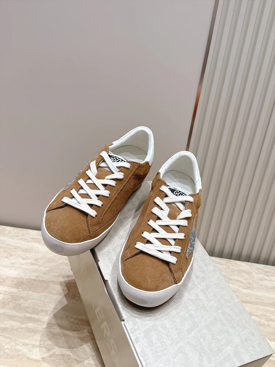 Women's Sneakers GOLDEN GOOSE 17963437