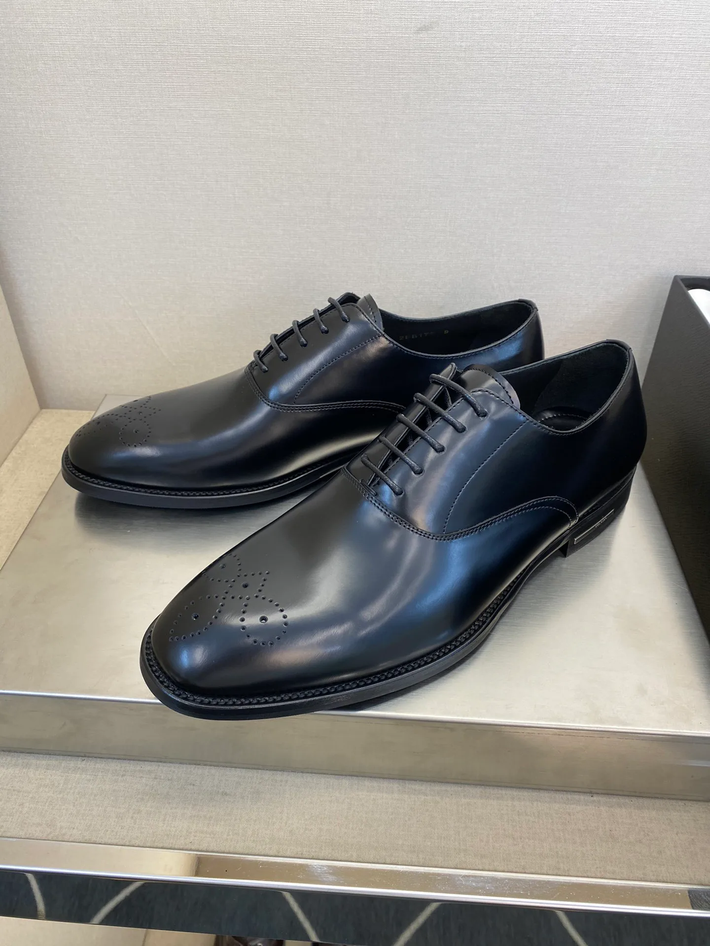 Men's Loafers And Dress Shoes PRADA 18079120