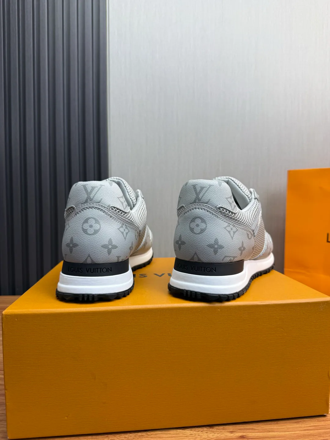 Men's Sneakers LOUIS VUITTON 17429937