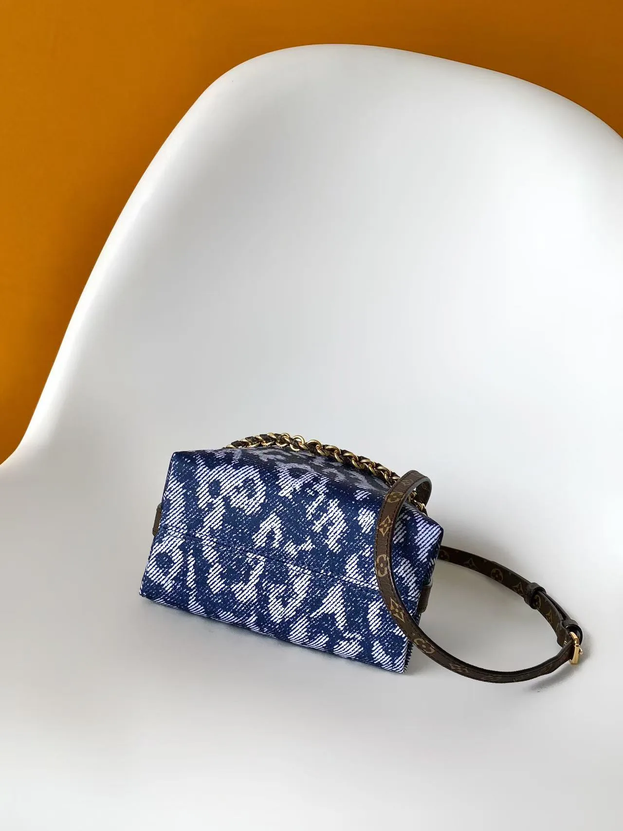 Women's Shoulder Bags LOUIS VUITTON 17948738