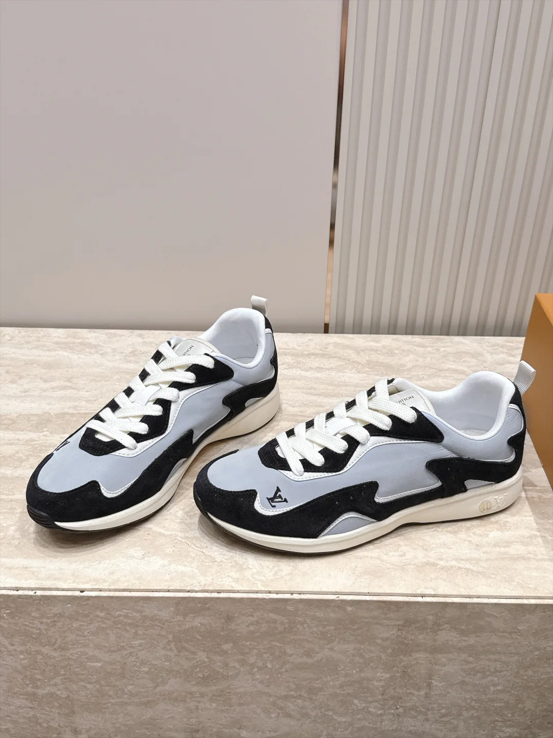 Men's Sneakers LOUIS VUITTON 17946645