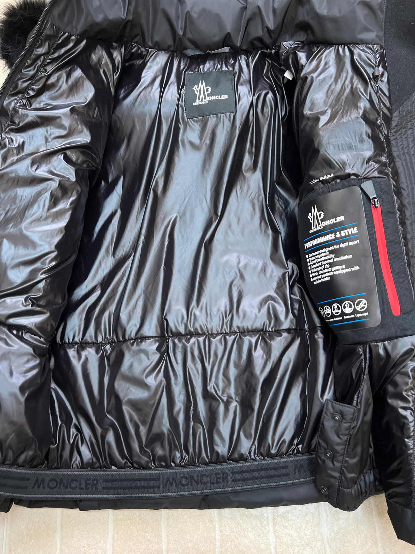Women's Jackets And Down Jackets MONCLER 18149125